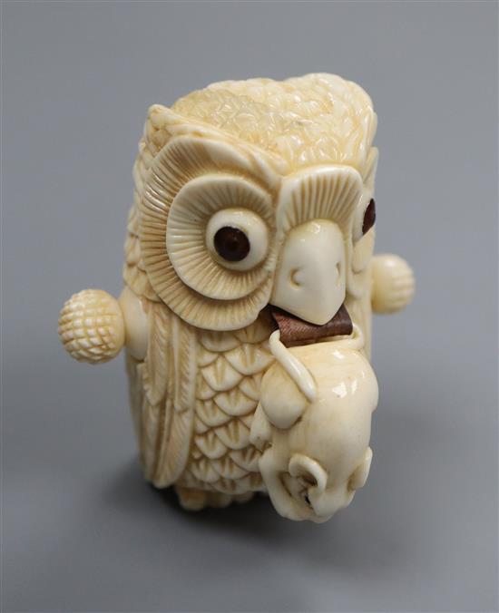 A carved bone novelty tape measure modelled as an owl with mouse height 6cm